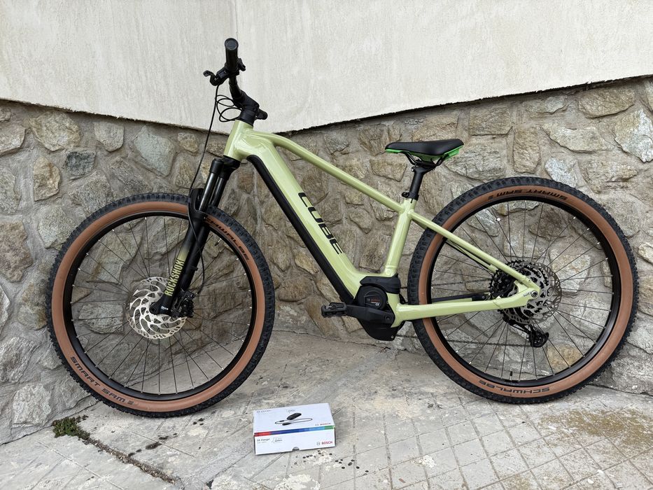 Bicicleta electrica cube reaction hybrid