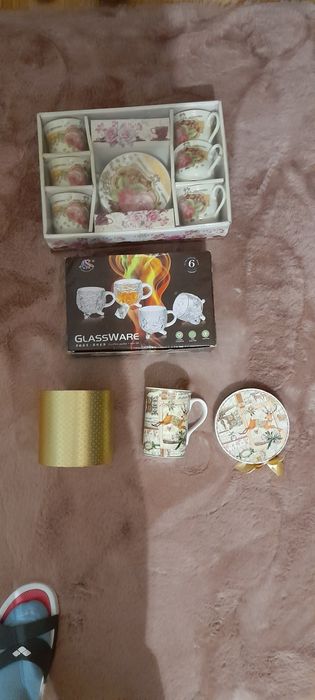 Порцеланова чаша с коледен елен, стъклени и порцеланови чаши
