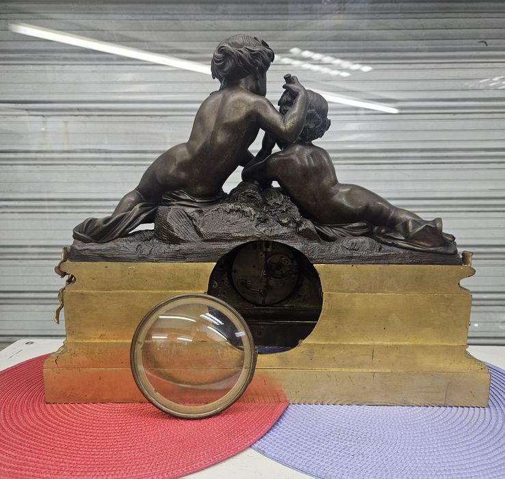 Каминен френски часовник от 19 -ти век.