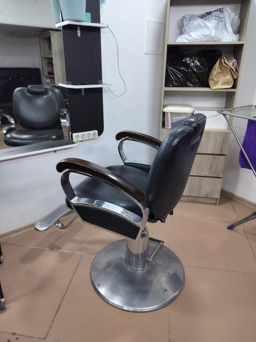 Сдам парикмахерское кресло