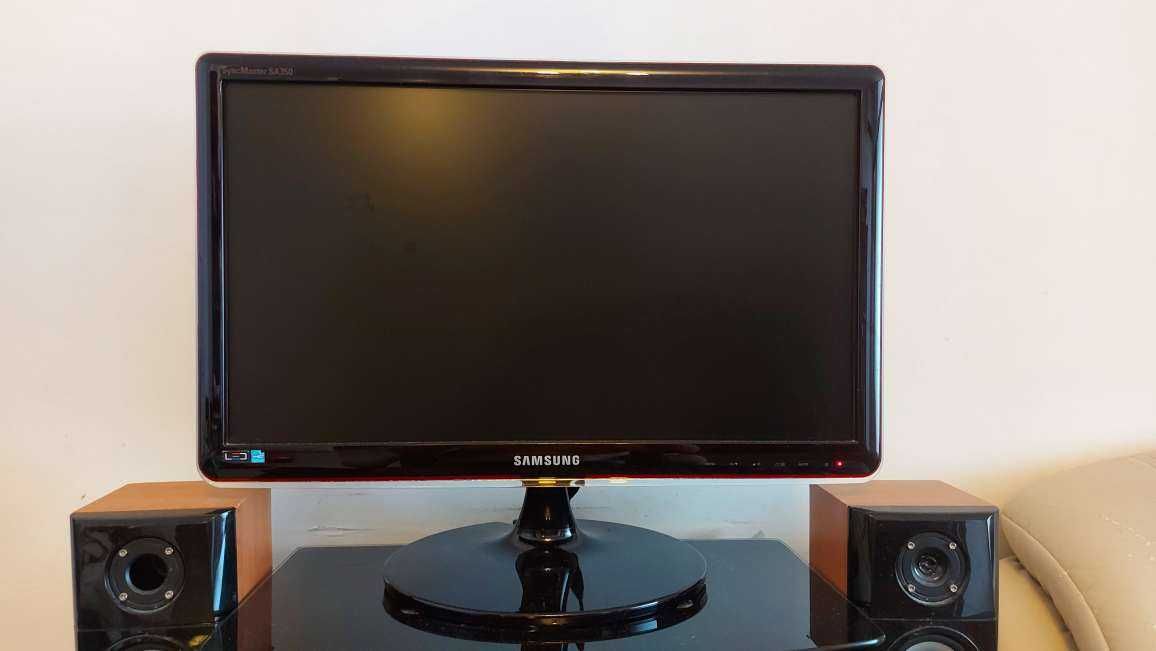 Продавам LED монитор Samsung SyncMaster SA350 - 22" инча