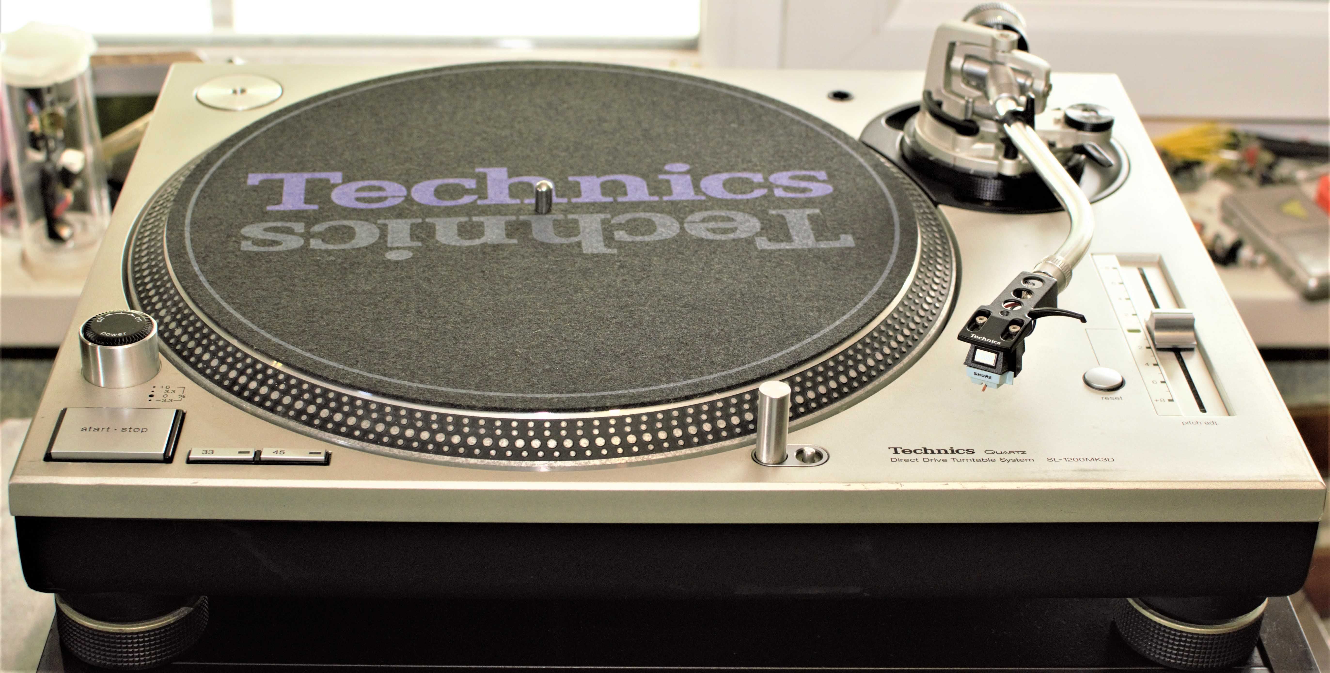 Проигрыватель виниловых дисков Technics SL1200 mk3d