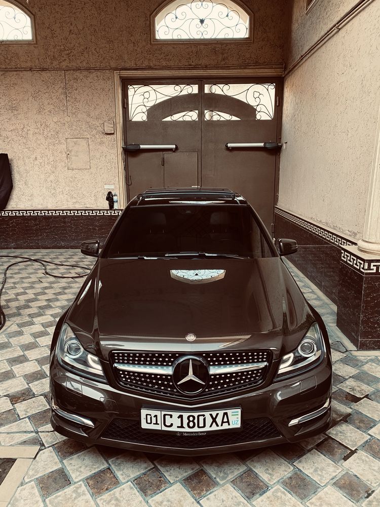 Продаю свою машину Mercedes Benz W204