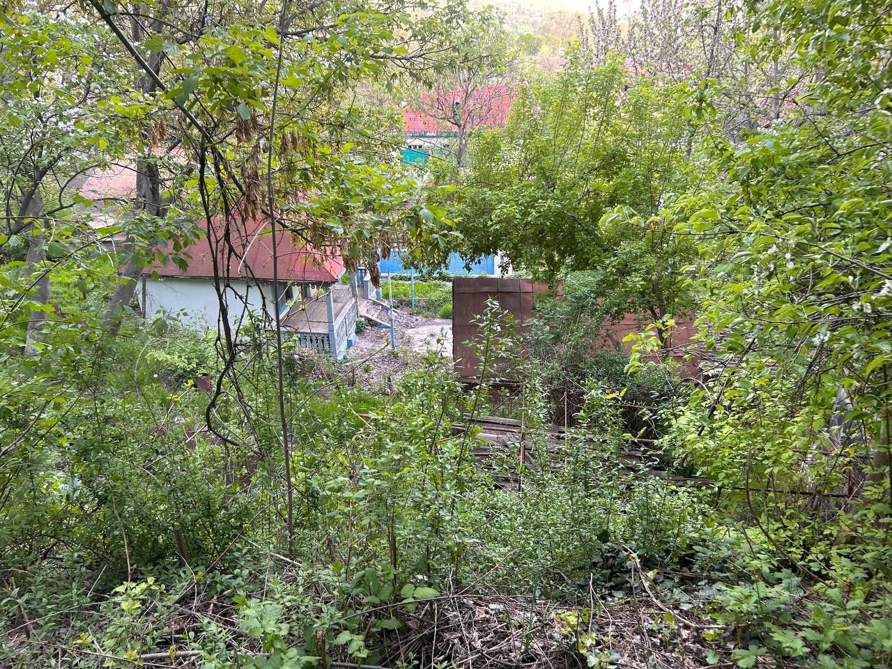 Продается дача в центре Чарвака.