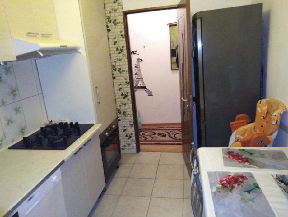 Inchiriez 1 camera (apartament 2 cam.) - Caut coleg apartament