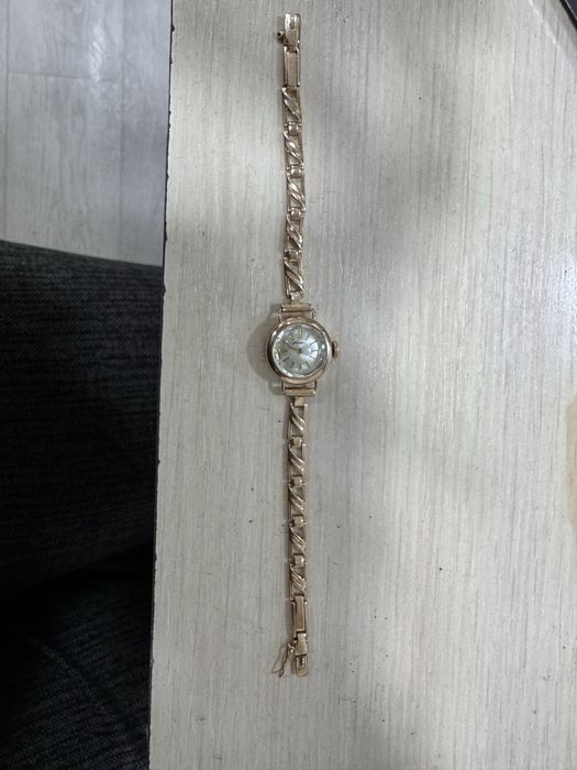 продам золотые часы 583