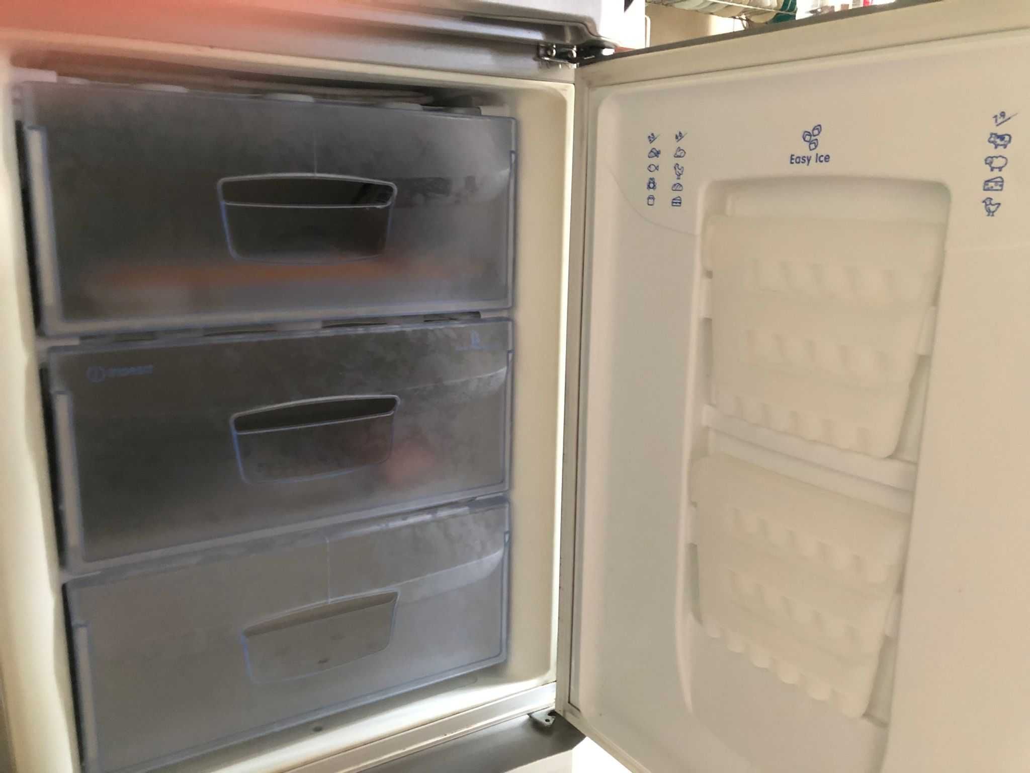 combină frigorifică indesit stare excelentă de funcționare