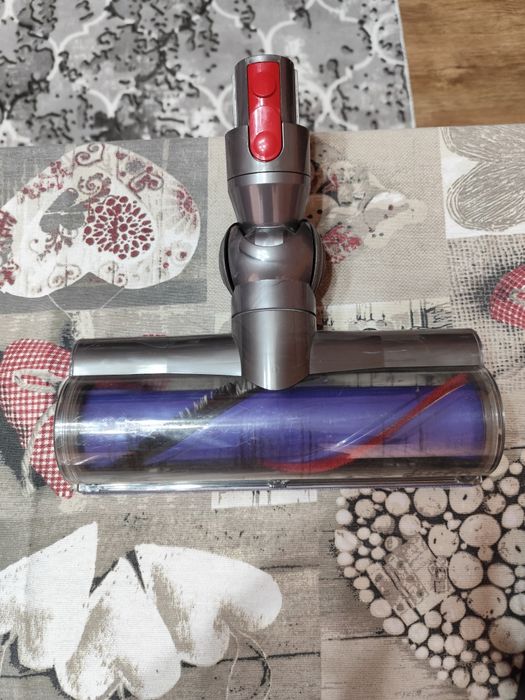 Dyson V8 +зарядно със стойка