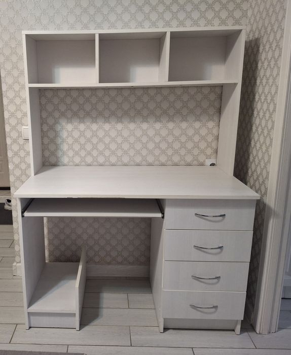 Продам стол компьютерный