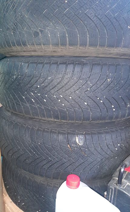 Vand 4 roti iarna și 3 cauciucuri vara 215/65/16 Nissan qashqai