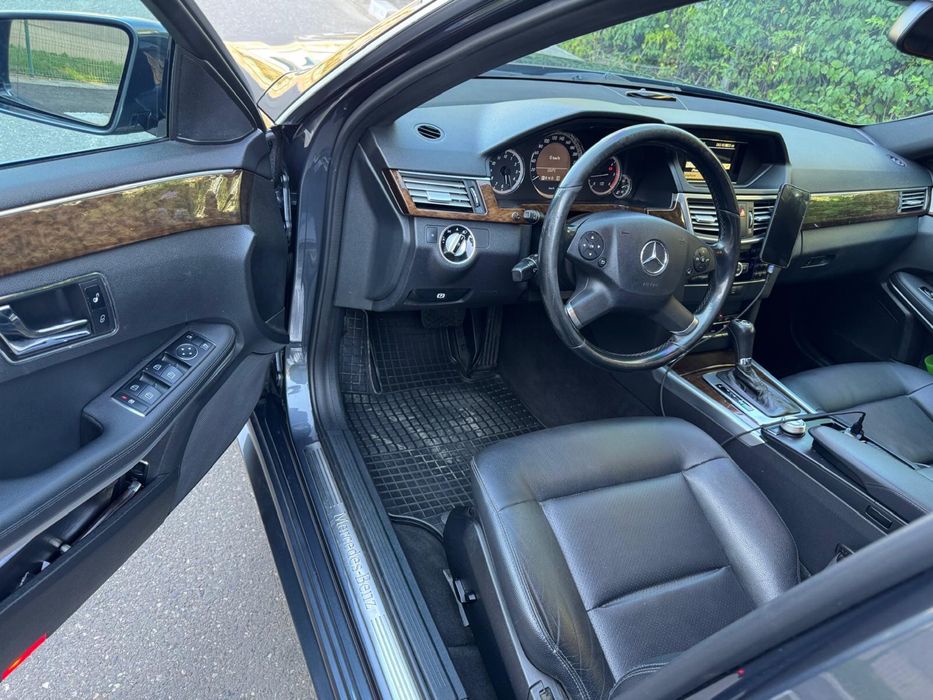 Mercedes-Benz E220 170cp