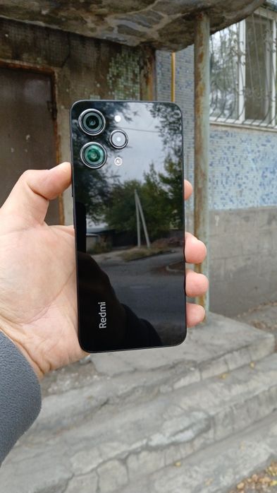 Срочно продам Redmi 12/2023г, 4G+/128г, без ремонта, всё в оригинале.