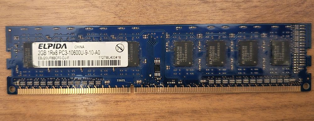Продаю оперативную память  DDR3 2 ГБ,1ГБ, 2666 МГц.