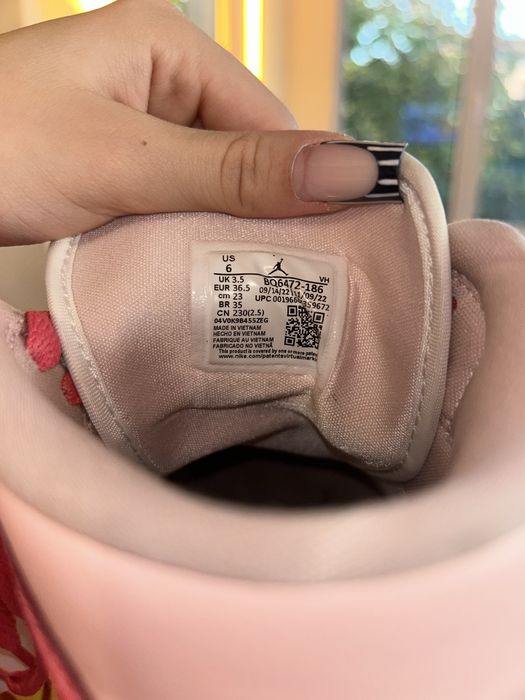 Air Jordan 1 Mid "Strawberries and Cream" autentici