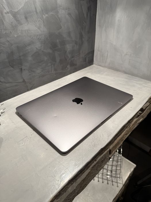Перфектен Macbook Air 13.3 inch  2019 256 GB