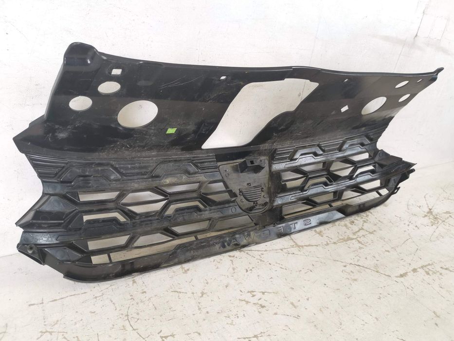 Радиаторна решетка Дачия Сандеро 3 / Dacia Sandero 3 [ - ] Оригинална