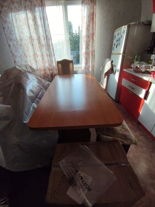 Стол на кухню 1,5 м