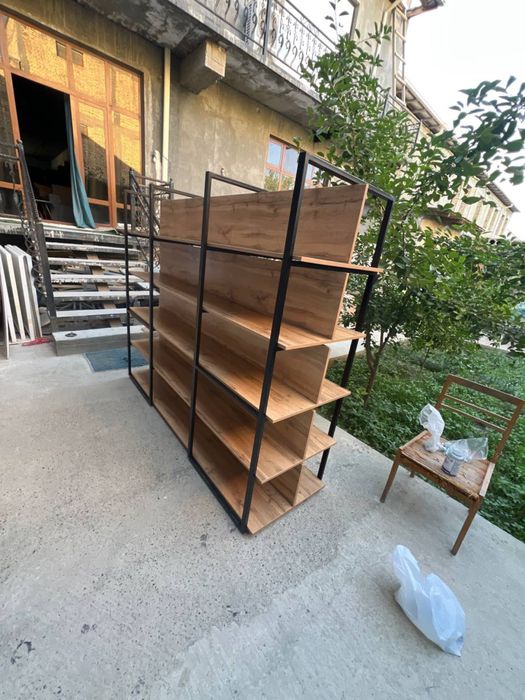 Современный стильный стелаж