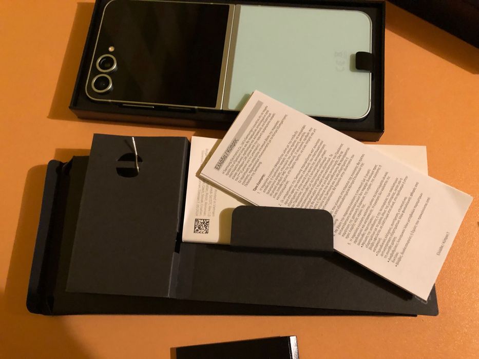 Samsung Z Flip 6 Mint в Гаранция