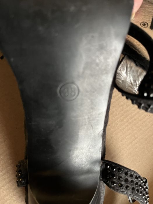 Рокля  от цветен сатен и  обувки