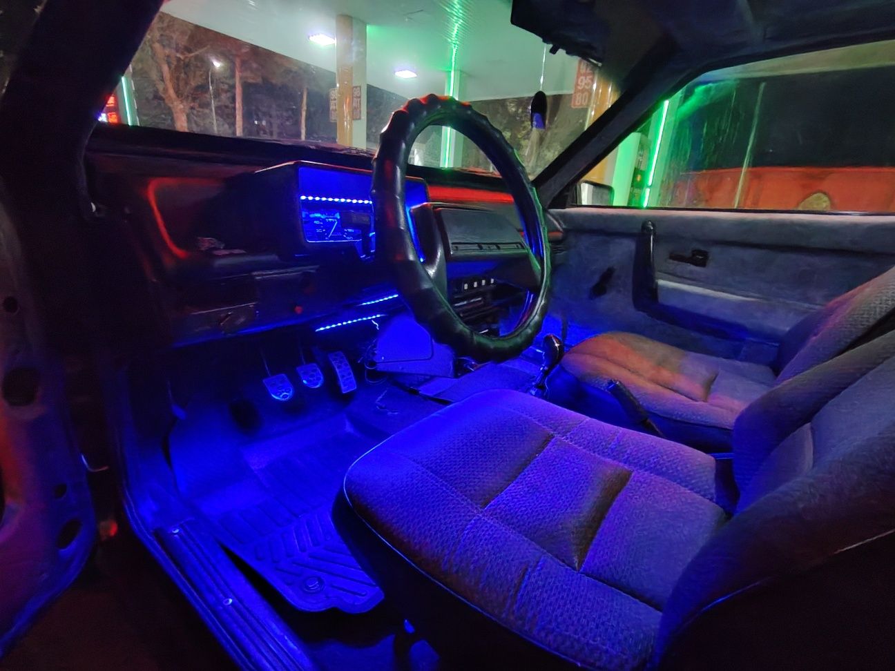 Vaz 2108 sotiladi