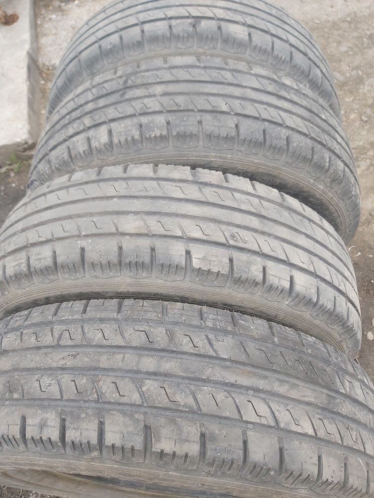 Продам резину 225/75 R16C