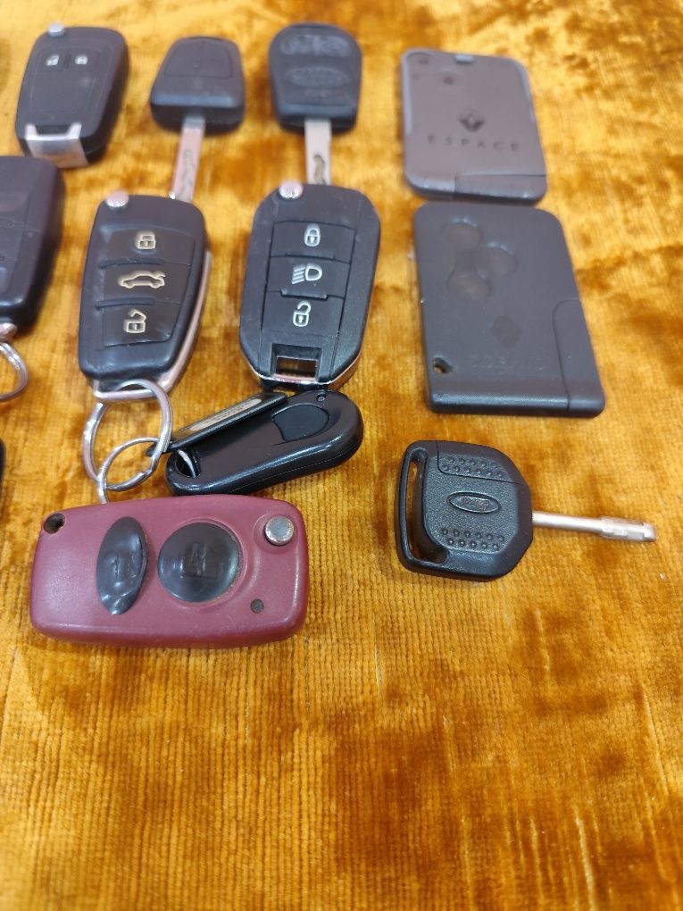 Продавам ключове за коли.