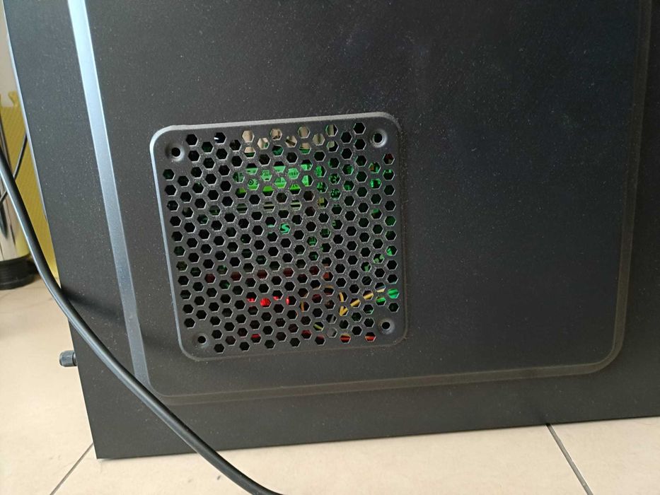 Sistem desktop Gaming AMD Ryzen 5, 2400G, 16GB RAM