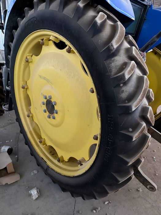 Продаю комплект новых узких баллонов с дисками для техники NEW HOLLAND