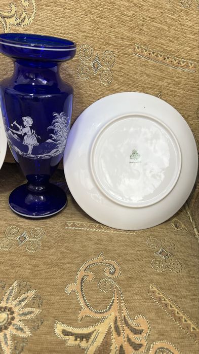 Новые тарелки и ваза антиквариат