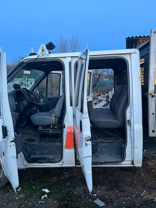 Vand Ford Transit Basculabil 2.4 diesel
An 2002
Basculare pe 3 parti,