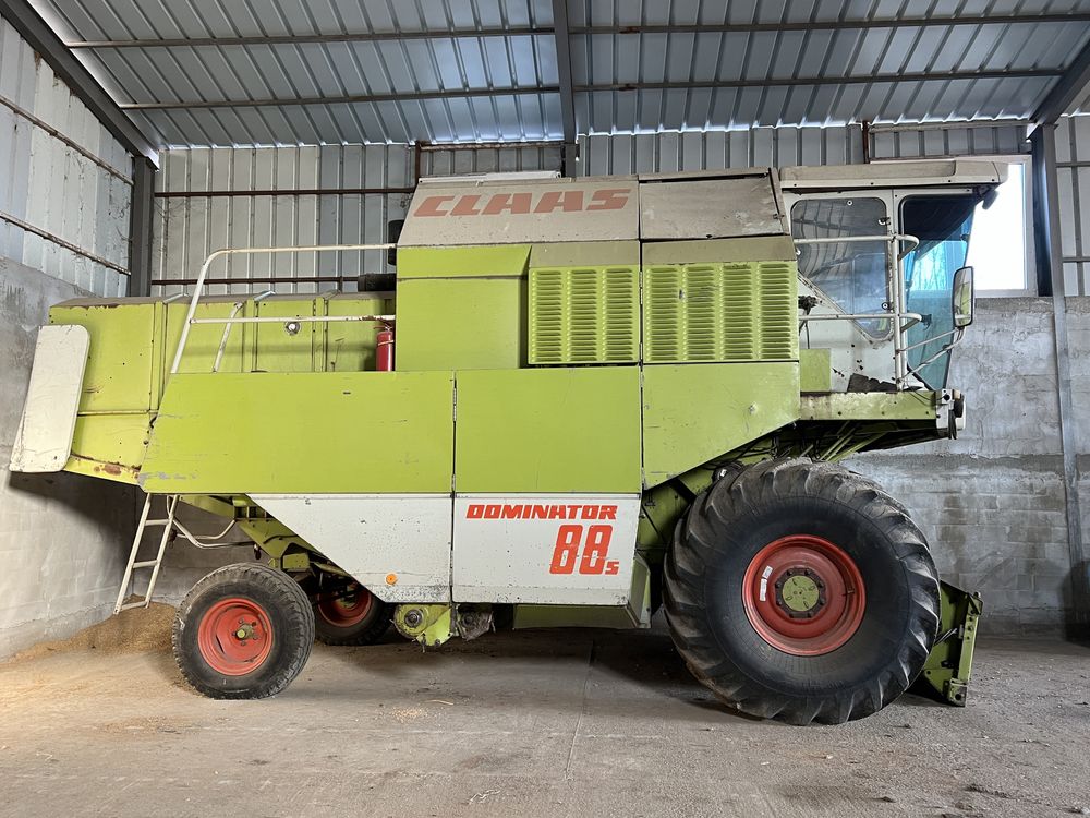 Claas Dominator 88S cu toate echipamnetele de recoltat