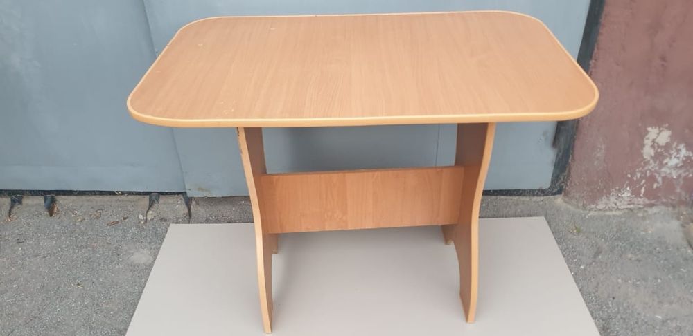 Продам кухонный стол