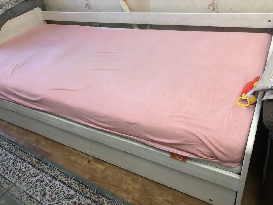 Кровать дерево