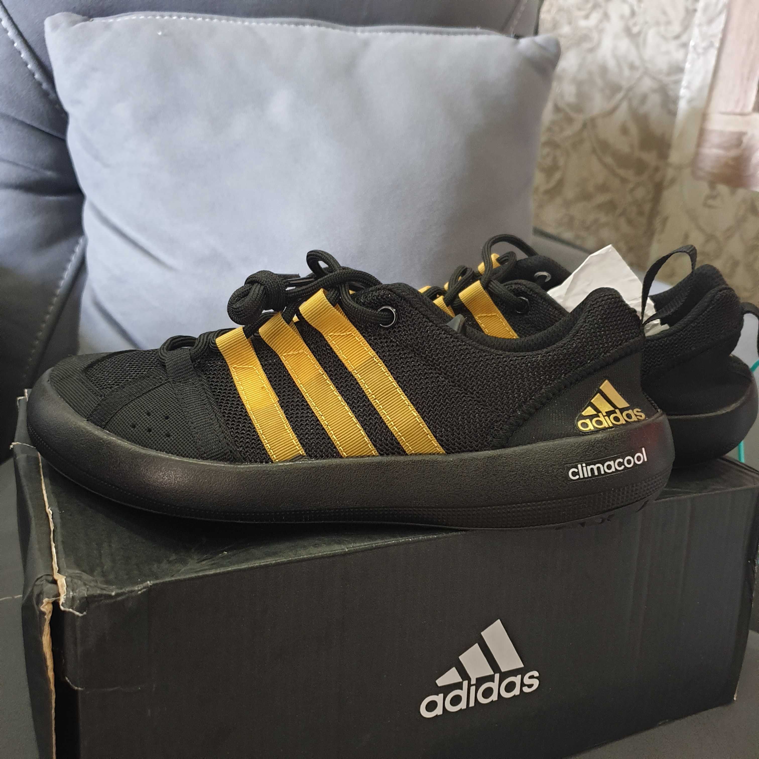 Krossovki adidas