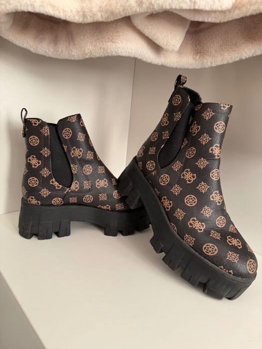 Оригинални дамски боти Guess