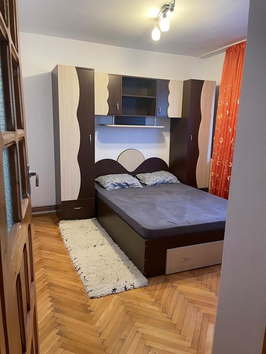 Închiriez apartament