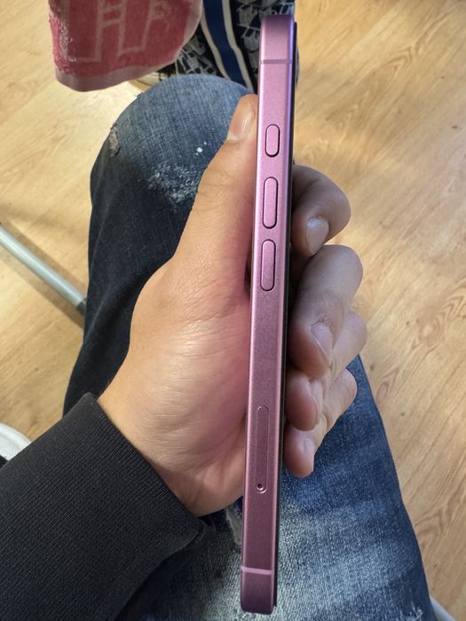 Vand iphone 16 fara defecte fara zgarieturi functioneaza perfect