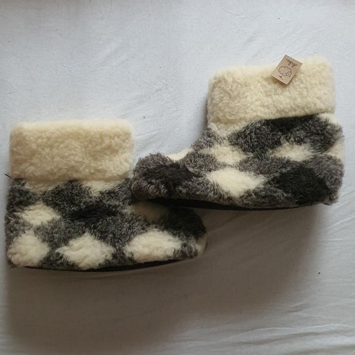 Botosei de casa din lana Noi ( papuci de casa )