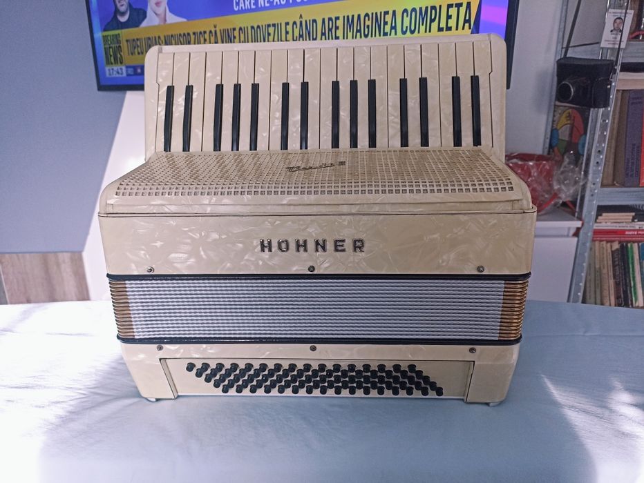 Vând acordeon Hohner Verdi 2/preparat bandon/impecabil !!!
