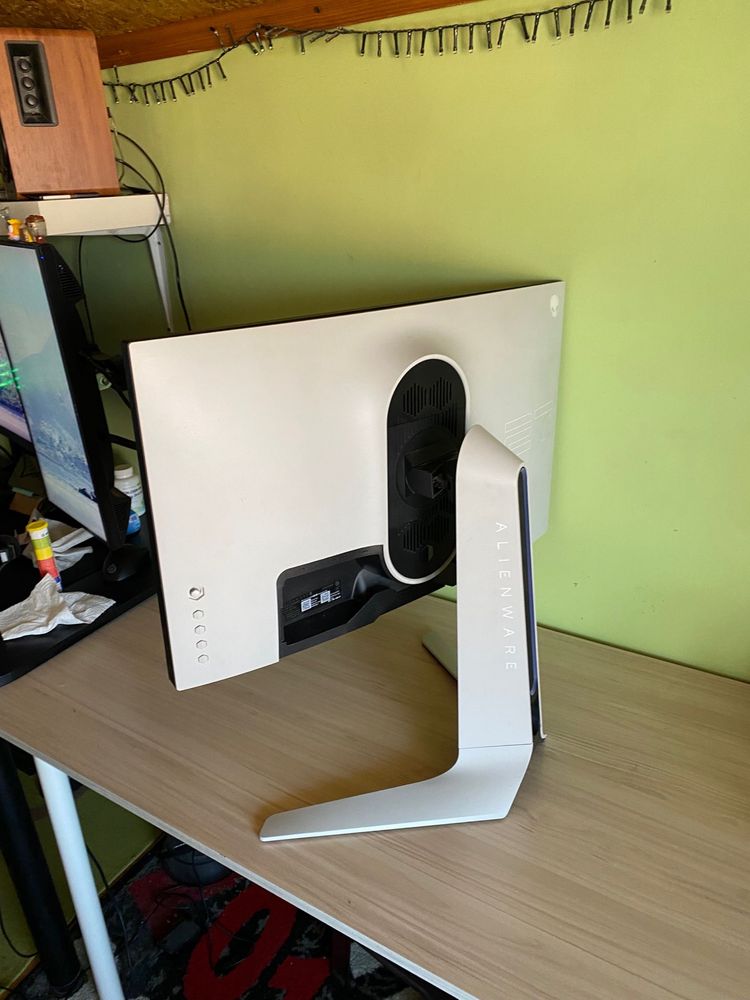 Продавам Монитор ALIENWARE  !  AW2720HF !