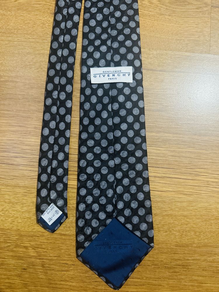 Cravate Givenchy aitentice
