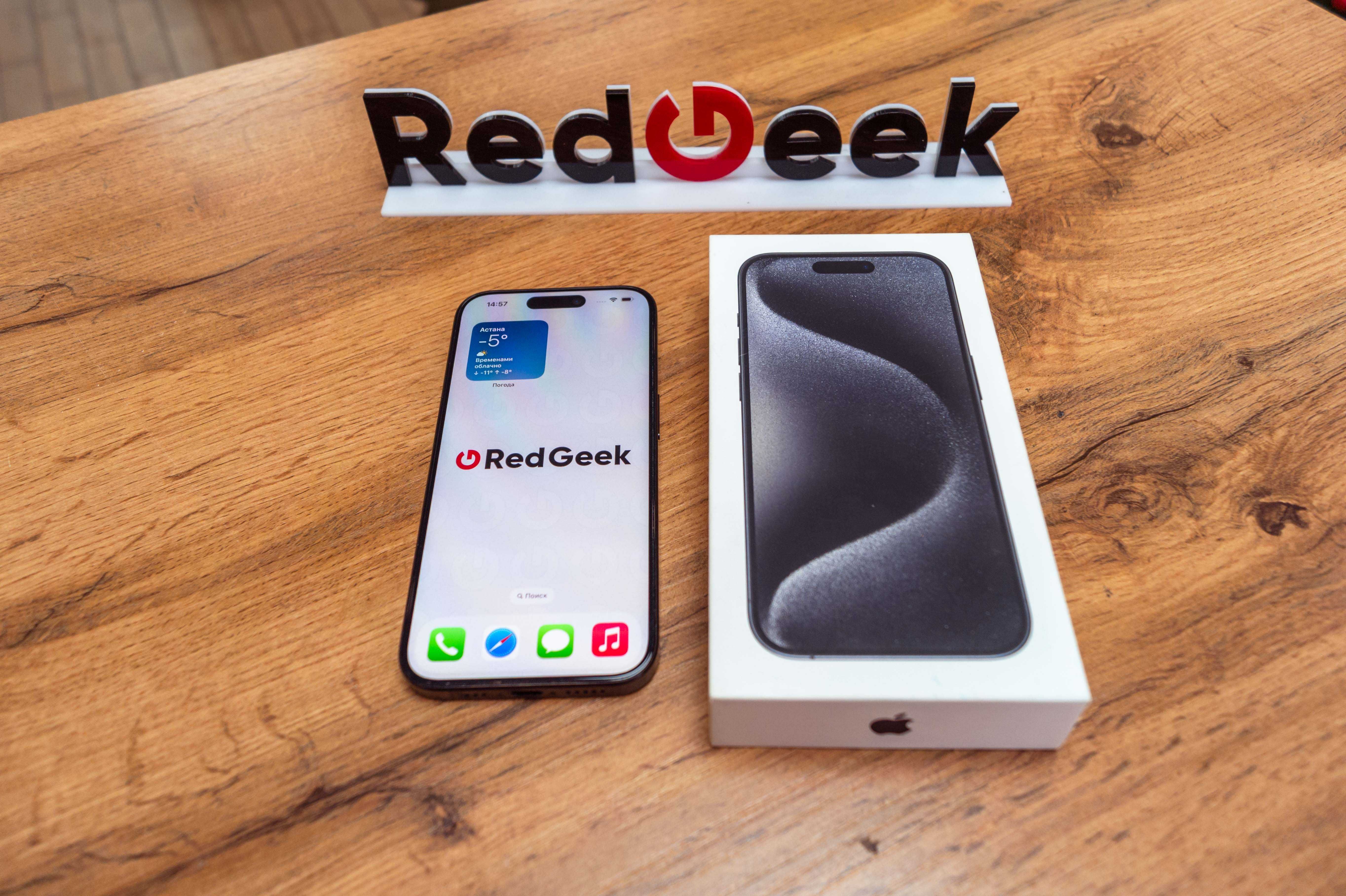iPhone 15 Pro Max  256GB Магазин Red Geek