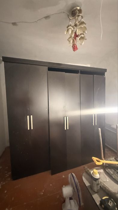 Шкаф распашной в спальню .