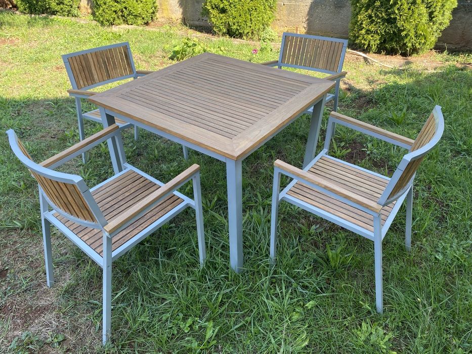 Градински мебели