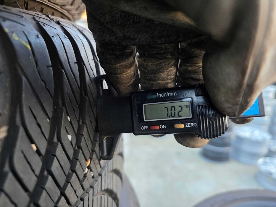 2бр Всесезонни гуми 215 55 17 - Goodyear