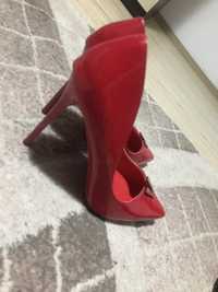 Дамски обувки червени