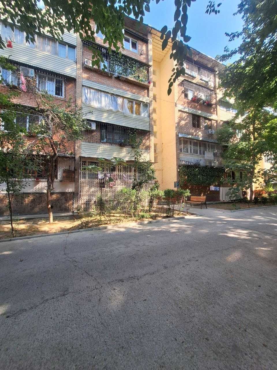 1 хонали квартира сотилади Учтепа 26кв 42м2