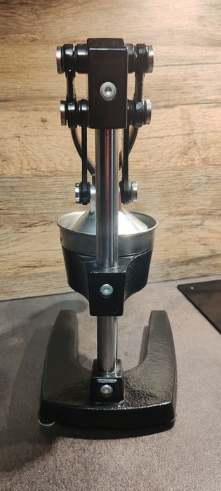 Vând storcător de fructe/presă NOU