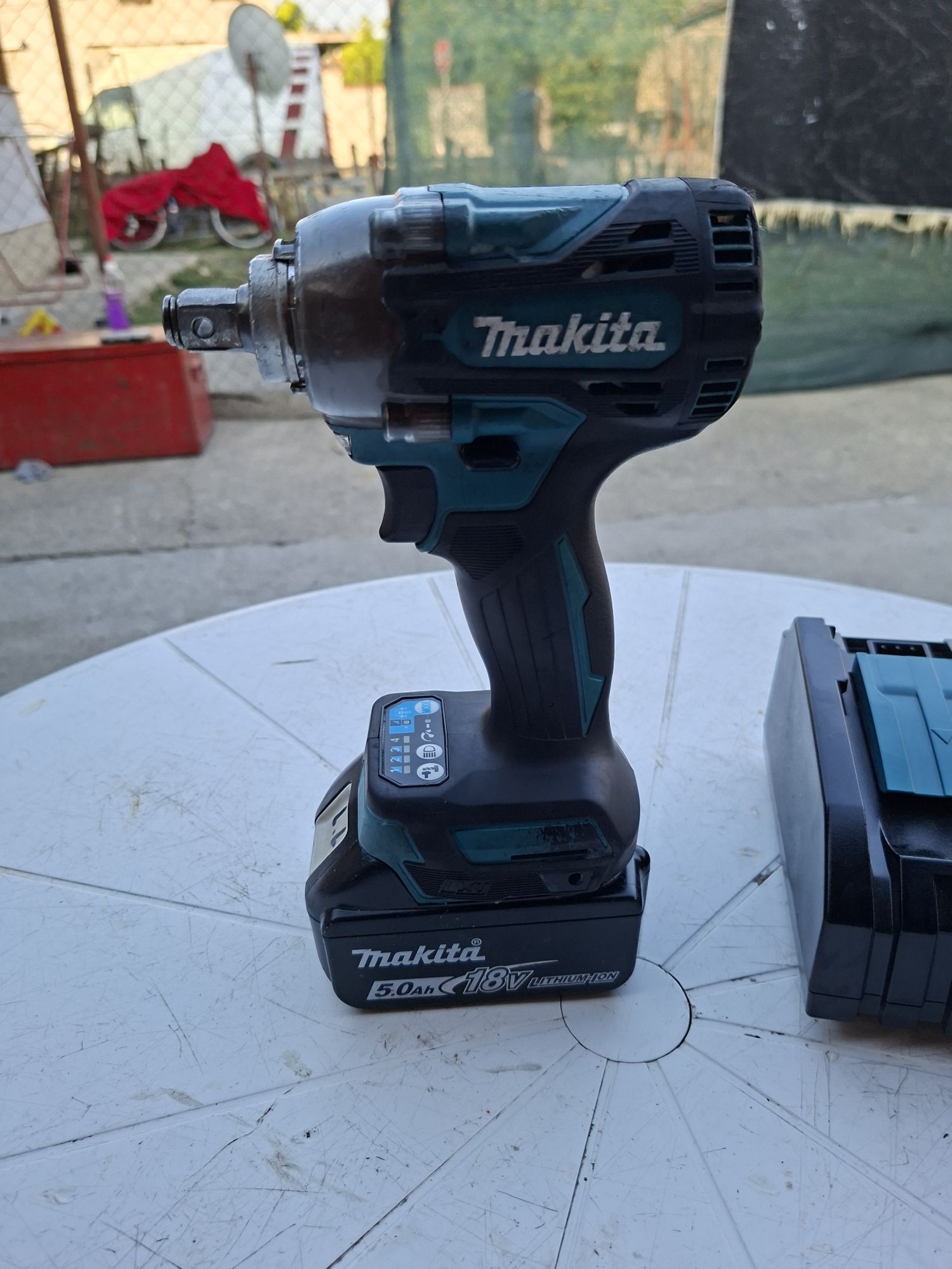 Makita DTW300 Акумулаторен безчетков гайковерт с 4 степена